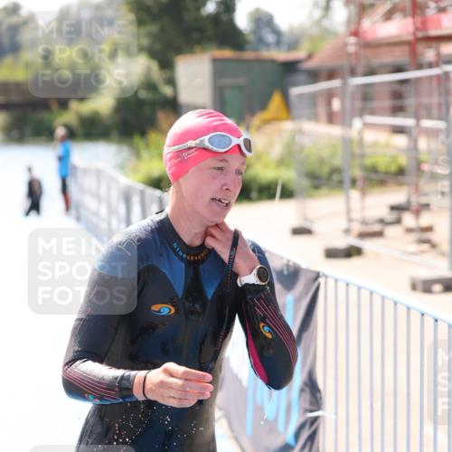 25.08.2024 - Elbe Triathlon Hamburg H.Heesch http://msf.ph/oto/6841037 25.08.2024 14:33:32 Schwimmen  meine-sportfotos.de