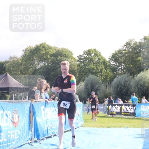 25.08.2024 - Elbe Triathlon Hamburg H.Heesch http://msf.ph/oto/6841045 25.08.2024 10:28:14 Ziel 52, 54 meine-sportfotos.de