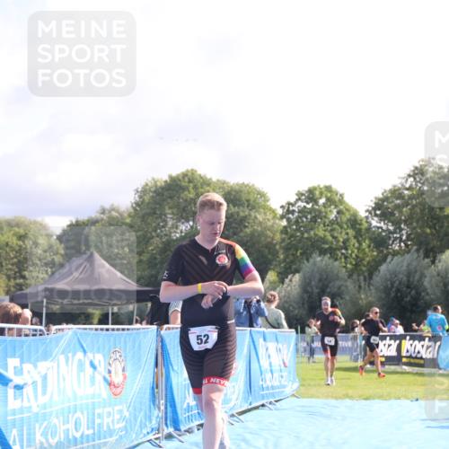 25.08.2024 - Elbe Triathlon Hamburg H.Heesch http://msf.ph/oto/6841070 25.08.2024 10:28:15 Ziel 52, 54 meine-sportfotos.de