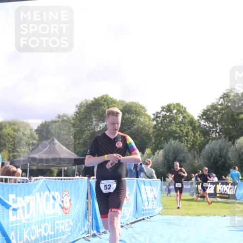25.08.2024 - Elbe Triathlon Hamburg H.Heesch http://msf.ph/oto/6841079 25.08.2024 10:28:15 Ziel 52, 54 meine-sportfotos.de