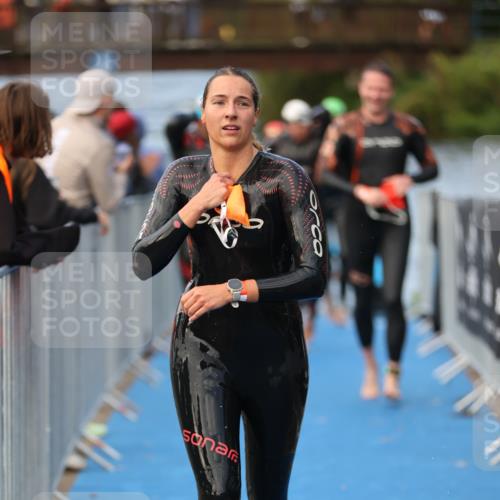 25.08.2024 - Elbe Triathlon Hamburg H.Heesch http://msf.ph/oto/6841082 25.08.2024 08:44:30 Schwimmen 80, 120, 124, 134, 139, 145, 152, 161, 166, 186, 188, 197 meine-sportfotos.de