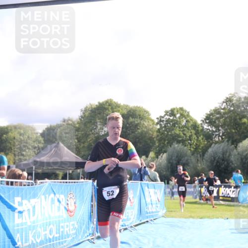 25.08.2024 - Elbe Triathlon Hamburg H.Heesch http://msf.ph/oto/6841086 25.08.2024 10:28:15 Ziel 52, 54 meine-sportfotos.de