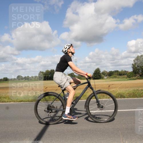 25.08.2024 - Elbe Triathlon Hamburg Fuchs,  Jonas http://msf.ph/oto/6841087 25.08.2024 11:13:30 Radfahren 1585, 1604 meine-sportfotos.de