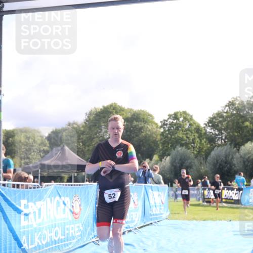 25.08.2024 - Elbe Triathlon Hamburg H.Heesch http://msf.ph/oto/6841091 25.08.2024 10:28:15 Ziel 52, 54 meine-sportfotos.de