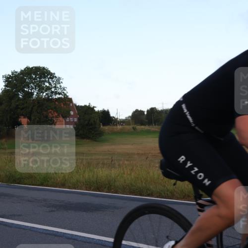 25.08.2024 - Elbe Triathlon Hamburg Fuchs,  Jonas http://msf.ph/oto/6841099 25.08.2024 08:57:17 Radfahren 193, 130, 74, 52, 61 meine-sportfotos.de