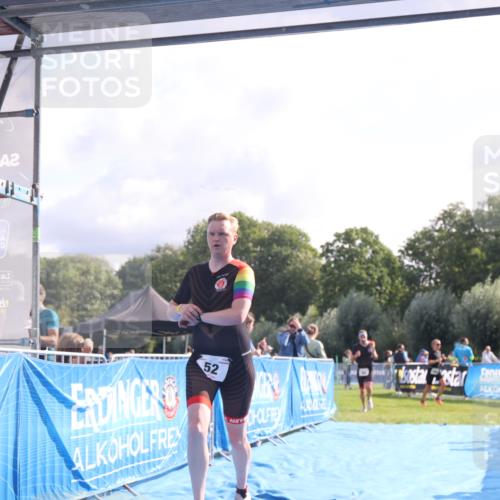 25.08.2024 - Elbe Triathlon Hamburg H.Heesch http://msf.ph/oto/6841105 25.08.2024 10:28:15 Ziel 52, 54 meine-sportfotos.de