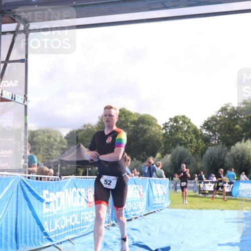 25.08.2024 - Elbe Triathlon Hamburg H.Heesch http://msf.ph/oto/6841109 25.08.2024 10:28:15 Ziel 52, 54 meine-sportfotos.de
