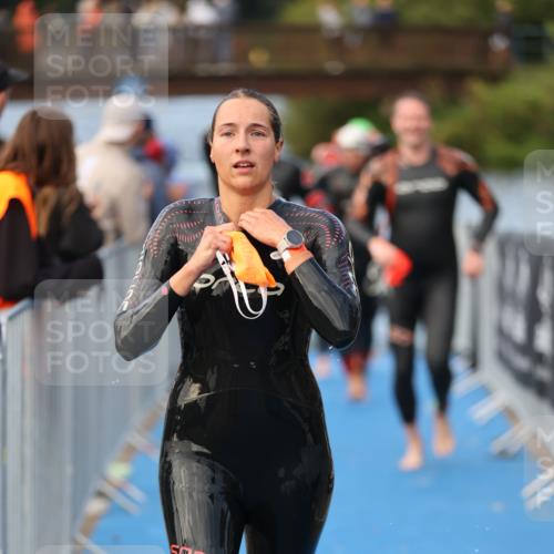 25.08.2024 - Elbe Triathlon Hamburg H.Heesch http://msf.ph/oto/6841156 25.08.2024 08:44:31 Schwimmen 80, 120, 124, 134, 139, 145, 152, 161, 166, 186, 188, 197 meine-sportfotos.de