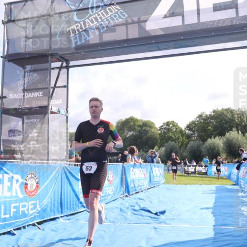 25.08.2024 - Elbe Triathlon Hamburg H.Heesch http://msf.ph/oto/6841162 25.08.2024 10:28:15 Ziel 52, 54 meine-sportfotos.de
