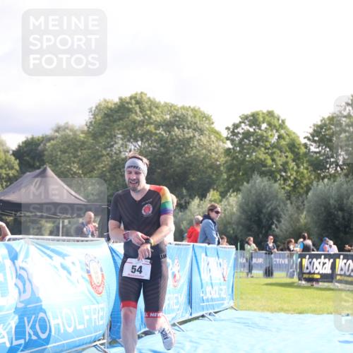 25.08.2024 - Elbe Triathlon Hamburg H.Heesch http://msf.ph/oto/6841174 25.08.2024 10:28:19 Ziel 52, 54 meine-sportfotos.de