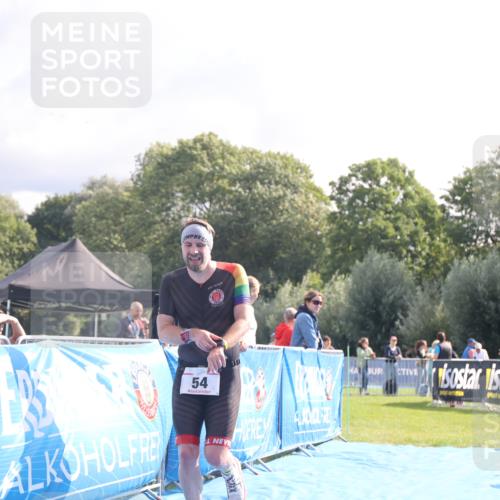 25.08.2024 - Elbe Triathlon Hamburg H.Heesch http://msf.ph/oto/6841181 25.08.2024 10:28:19 Ziel 52, 54 meine-sportfotos.de