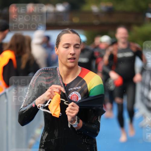 25.08.2024 - Elbe Triathlon Hamburg H.Heesch http://msf.ph/oto/6841186 25.08.2024 08:44:31 Schwimmen 80, 120, 124, 134, 139, 145, 152, 161, 166, 186, 188, 197 meine-sportfotos.de