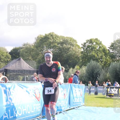 25.08.2024 - Elbe Triathlon Hamburg H.Heesch http://msf.ph/oto/6841188 25.08.2024 10:28:19 Ziel 52, 54 meine-sportfotos.de