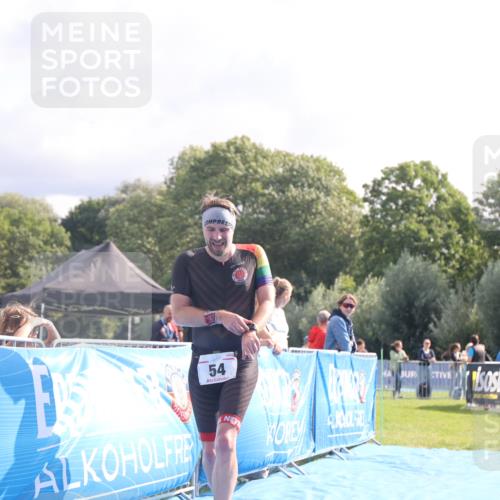 25.08.2024 - Elbe Triathlon Hamburg H.Heesch http://msf.ph/oto/6841201 25.08.2024 10:28:19 Ziel 52, 54 meine-sportfotos.de