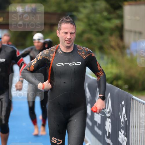 25.08.2024 - Elbe Triathlon Hamburg H.Heesch http://msf.ph/oto/6841206 25.08.2024 08:44:33 Schwimmen 80, 120, 124, 134, 145, 152, 161, 166, 186, 188, 197 meine-sportfotos.de