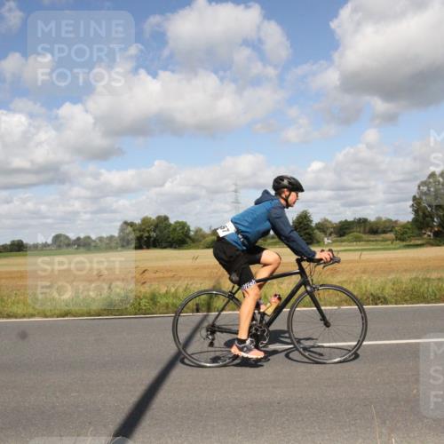 25.08.2024 - Elbe Triathlon Hamburg Fuchs,  Jonas http://msf.ph/oto/6841208 25.08.2024 11:15:15 Radfahren 1630, 1567 meine-sportfotos.de