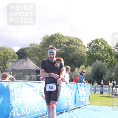 25.08.2024 - Elbe Triathlon Hamburg H.Heesch http://msf.ph/oto/6841211 25.08.2024 10:28:19 Ziel 52, 54 meine-sportfotos.de