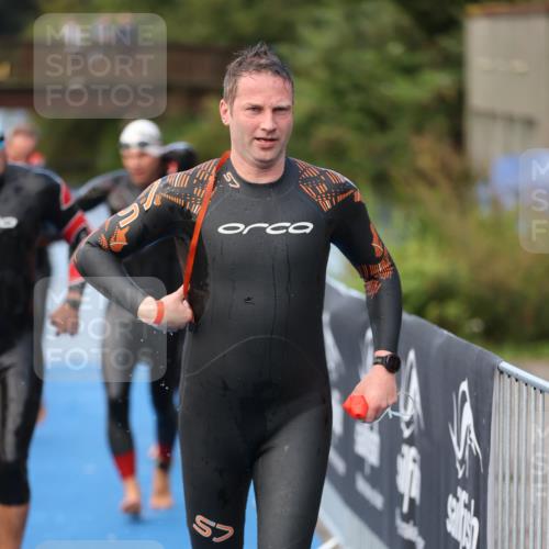 25.08.2024 - Elbe Triathlon Hamburg H.Heesch http://msf.ph/oto/6841212 25.08.2024 08:44:33 Schwimmen 80, 120, 124, 134, 145, 152, 161, 166, 186, 188, 197 meine-sportfotos.de