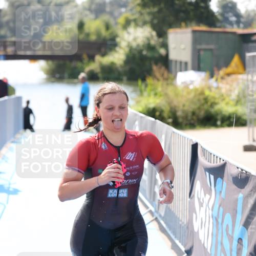 25.08.2024 - Elbe Triathlon Hamburg H.Heesch http://msf.ph/oto/6841219 25.08.2024 14:33:53 Schwimmen  meine-sportfotos.de