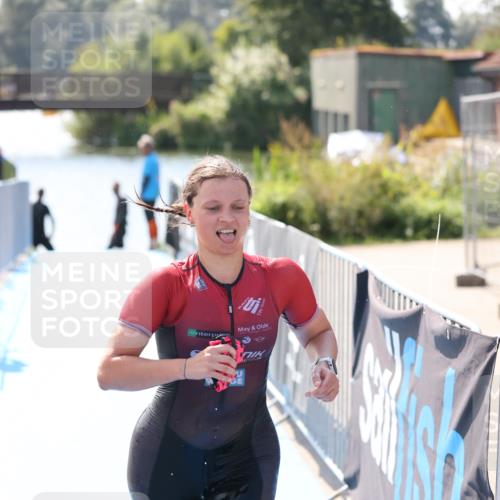 25.08.2024 - Elbe Triathlon Hamburg H.Heesch http://msf.ph/oto/6841225 25.08.2024 14:33:53 Schwimmen  meine-sportfotos.de
