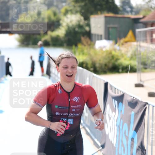 25.08.2024 - Elbe Triathlon Hamburg H.Heesch http://msf.ph/oto/6841235 25.08.2024 14:33:53 Schwimmen  meine-sportfotos.de
