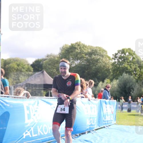 25.08.2024 - Elbe Triathlon Hamburg H.Heesch http://msf.ph/oto/6841241 25.08.2024 10:28:19 Ziel 52, 54 meine-sportfotos.de