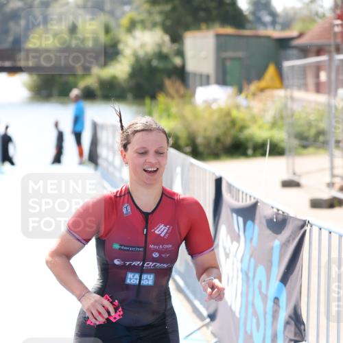 25.08.2024 - Elbe Triathlon Hamburg H.Heesch http://msf.ph/oto/6841242 25.08.2024 14:33:53 Schwimmen  meine-sportfotos.de