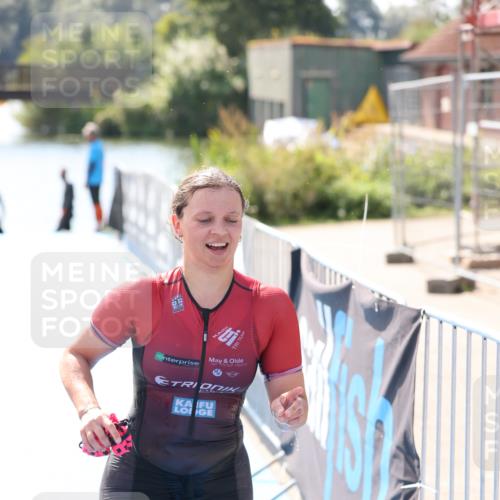 25.08.2024 - Elbe Triathlon Hamburg H.Heesch http://msf.ph/oto/6841245 25.08.2024 14:33:53 Schwimmen  meine-sportfotos.de