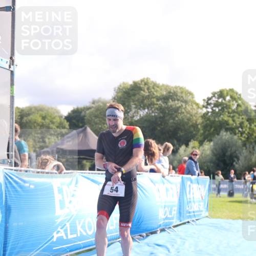 25.08.2024 - Elbe Triathlon Hamburg H.Heesch http://msf.ph/oto/6841248 25.08.2024 10:28:19 Ziel 52, 54 meine-sportfotos.de