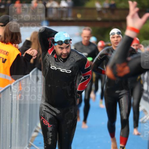 25.08.2024 - Elbe Triathlon Hamburg H.Heesch http://msf.ph/oto/6841253 25.08.2024 08:44:34 Schwimmen 80, 120, 124, 134, 145, 152, 161, 166, 186, 188, 197 meine-sportfotos.de