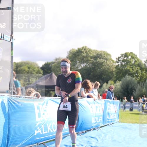 25.08.2024 - Elbe Triathlon Hamburg H.Heesch http://msf.ph/oto/6841257 25.08.2024 10:28:20 Ziel 52, 54 meine-sportfotos.de