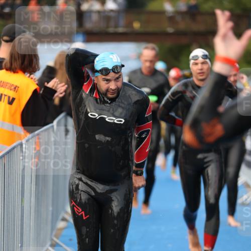 25.08.2024 - Elbe Triathlon Hamburg H.Heesch http://msf.ph/oto/6841260 25.08.2024 08:44:34 Schwimmen 80, 120, 124, 134, 145, 152, 161, 166, 186, 188, 197 meine-sportfotos.de
