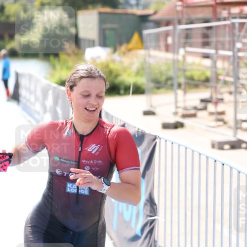 25.08.2024 - Elbe Triathlon Hamburg H.Heesch http://msf.ph/oto/6841261 25.08.2024 14:33:53 Schwimmen  meine-sportfotos.de