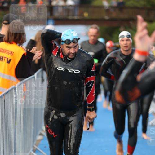 25.08.2024 - Elbe Triathlon Hamburg H.Heesch http://msf.ph/oto/6841266 25.08.2024 08:44:35 Schwimmen 80, 120, 124, 134, 145, 152, 161, 166, 186, 188, 197 meine-sportfotos.de