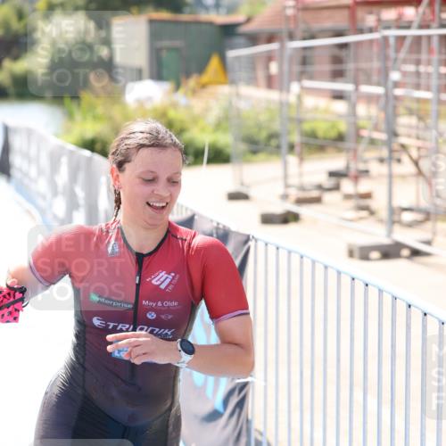 25.08.2024 - Elbe Triathlon Hamburg H.Heesch http://msf.ph/oto/6841268 25.08.2024 14:33:53 Schwimmen  meine-sportfotos.de