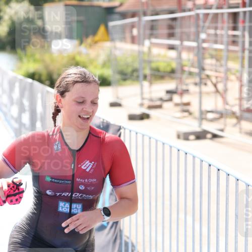 25.08.2024 - Elbe Triathlon Hamburg H.Heesch http://msf.ph/oto/6841274 25.08.2024 14:33:53 Schwimmen  meine-sportfotos.de
