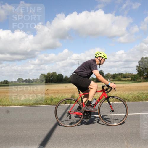 25.08.2024 - Elbe Triathlon Hamburg Fuchs,  Jonas http://msf.ph/oto/6841281 25.08.2024 11:16:33 Radfahren 1431 meine-sportfotos.de