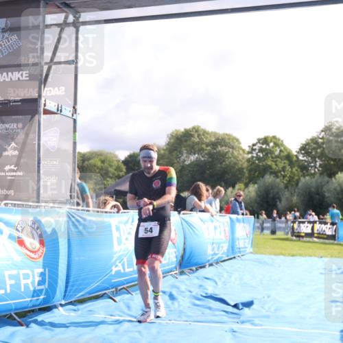 25.08.2024 - Elbe Triathlon Hamburg H.Heesch http://msf.ph/oto/6841285 25.08.2024 10:28:20 Ziel 52, 54 meine-sportfotos.de