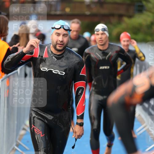 25.08.2024 - Elbe Triathlon Hamburg H.Heesch http://msf.ph/oto/6841309 25.08.2024 08:44:35 Schwimmen 80, 120, 124, 134, 145, 152, 161, 166, 186, 188, 197 meine-sportfotos.de