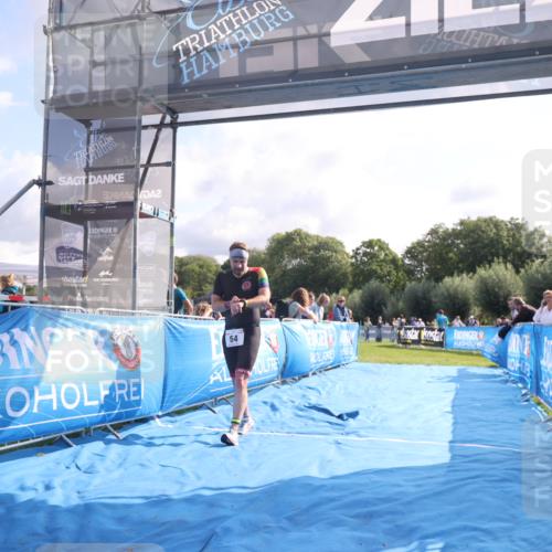 25.08.2024 - Elbe Triathlon Hamburg H.Heesch http://msf.ph/oto/6841315 25.08.2024 10:28:20 Ziel 52, 54 meine-sportfotos.de