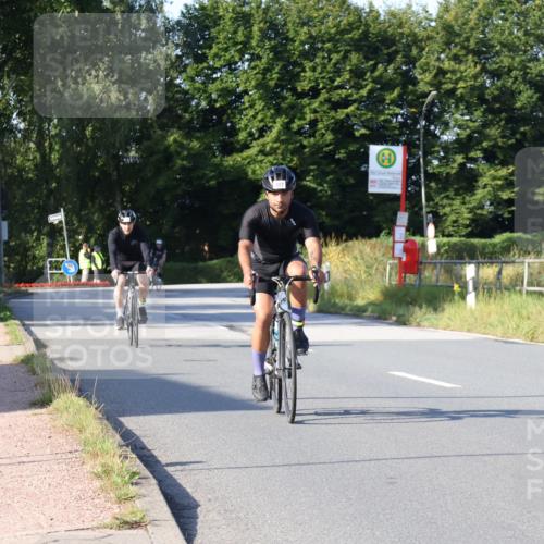 25.08.2024 - Elbe Triathlon Hamburg Fuchs,  Jonas http://msf.ph/oto/6841328 25.08.2024 09:39:32 Radfahren 463, 327, 1850 meine-sportfotos.de