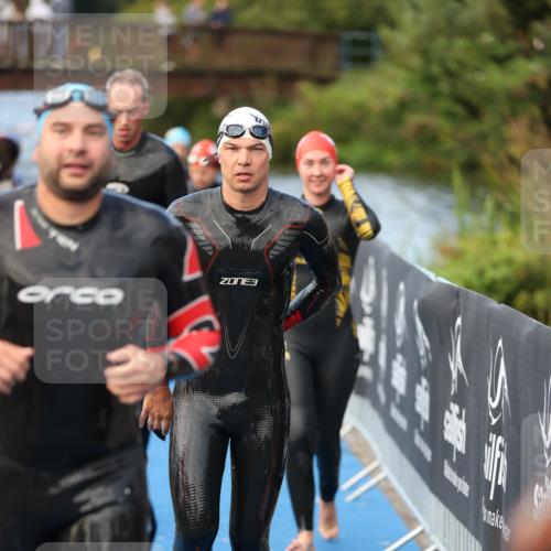 25.08.2024 - Elbe Triathlon Hamburg H.Heesch http://msf.ph/oto/6841331 25.08.2024 08:44:35 Schwimmen 80, 120, 124, 134, 145, 152, 161, 166, 186, 188, 197 meine-sportfotos.de