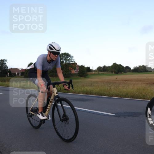25.08.2024 - Elbe Triathlon Hamburg Fuchs,  Jonas http://msf.ph/oto/6841344 25.08.2024 08:57:28 Radfahren 61, 194, 138 meine-sportfotos.de