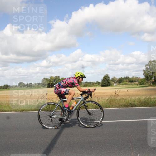 25.08.2024 - Elbe Triathlon Hamburg Fuchs,  Jonas http://msf.ph/oto/6841347 25.08.2024 11:17:18 Radfahren 1503, 1692, 1694 meine-sportfotos.de