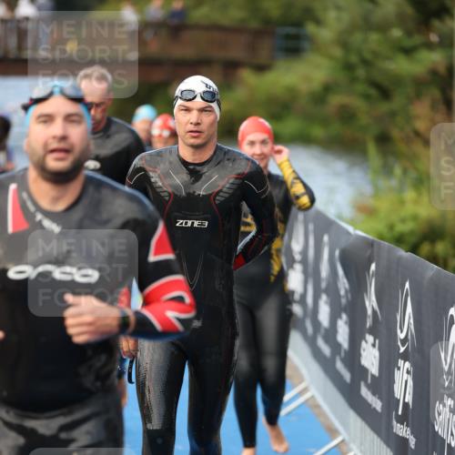 25.08.2024 - Elbe Triathlon Hamburg H.Heesch http://msf.ph/oto/6841353 25.08.2024 08:44:35 Schwimmen 80, 120, 124, 134, 145, 152, 161, 166, 186, 188, 197 meine-sportfotos.de