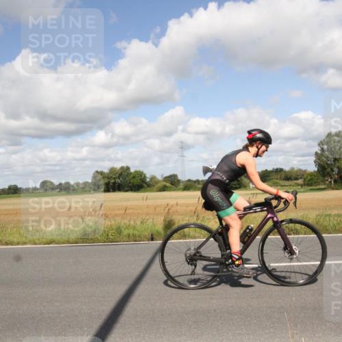 25.08.2024 - Elbe Triathlon Hamburg Fuchs,  Jonas http://msf.ph/oto/6841365 25.08.2024 11:17:29 Radfahren 1694, 1699, 1687 meine-sportfotos.de