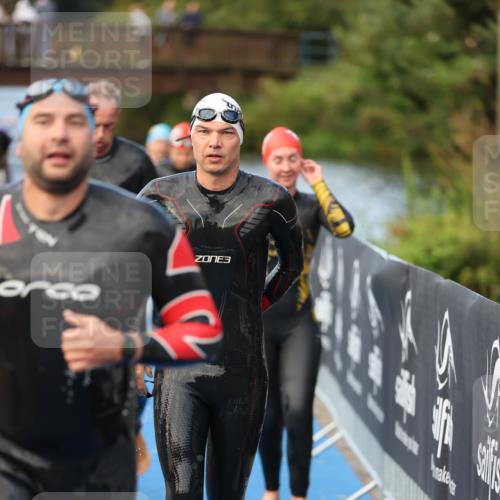 25.08.2024 - Elbe Triathlon Hamburg H.Heesch http://msf.ph/oto/6841367 25.08.2024 08:44:36 Schwimmen 80, 120, 124, 134, 145, 152, 161, 166, 169, 186, 188, 197 meine-sportfotos.de