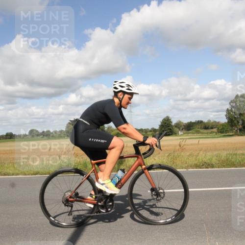 25.08.2024 - Elbe Triathlon Hamburg Fuchs,  Jonas http://msf.ph/oto/6841373 25.08.2024 11:17:31 Radfahren 1699, 1687 meine-sportfotos.de