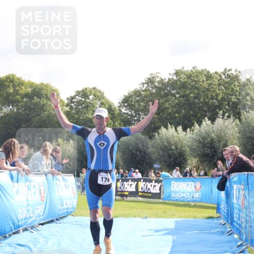 25.08.2024 - Elbe Triathlon Hamburg H.Heesch http://msf.ph/oto/6841393 25.08.2024 10:28:31 Ziel 176 meine-sportfotos.de