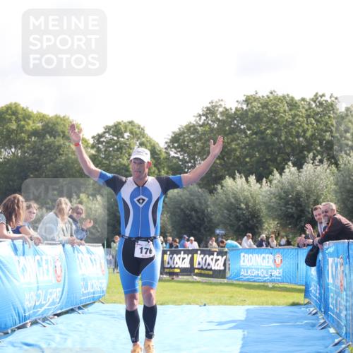 25.08.2024 - Elbe Triathlon Hamburg H.Heesch http://msf.ph/oto/6841398 25.08.2024 10:28:31 Ziel 176 meine-sportfotos.de